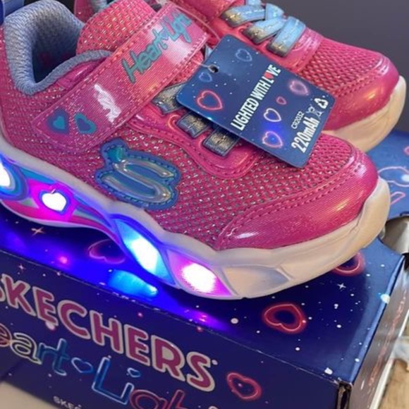BRAND NEW girl toddler Skechers shimmer heart light up shoes size 5 T - Picture 2 of 3